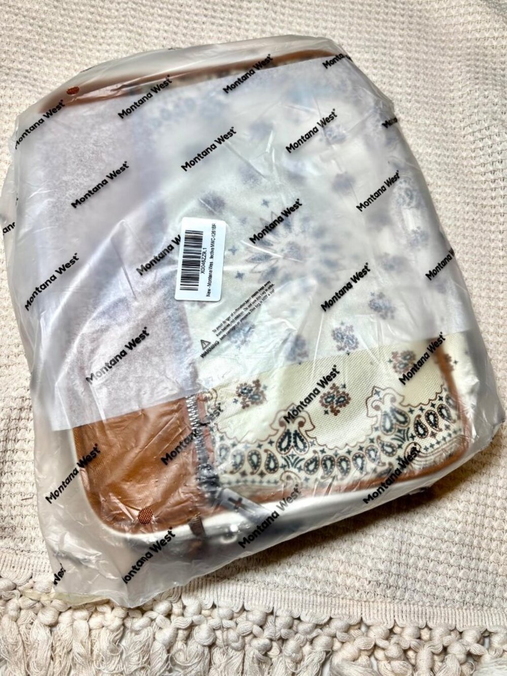 Montana West Southwestern Bandana Print Bible Cover / Crossbody NWT - Picture 4 of 4